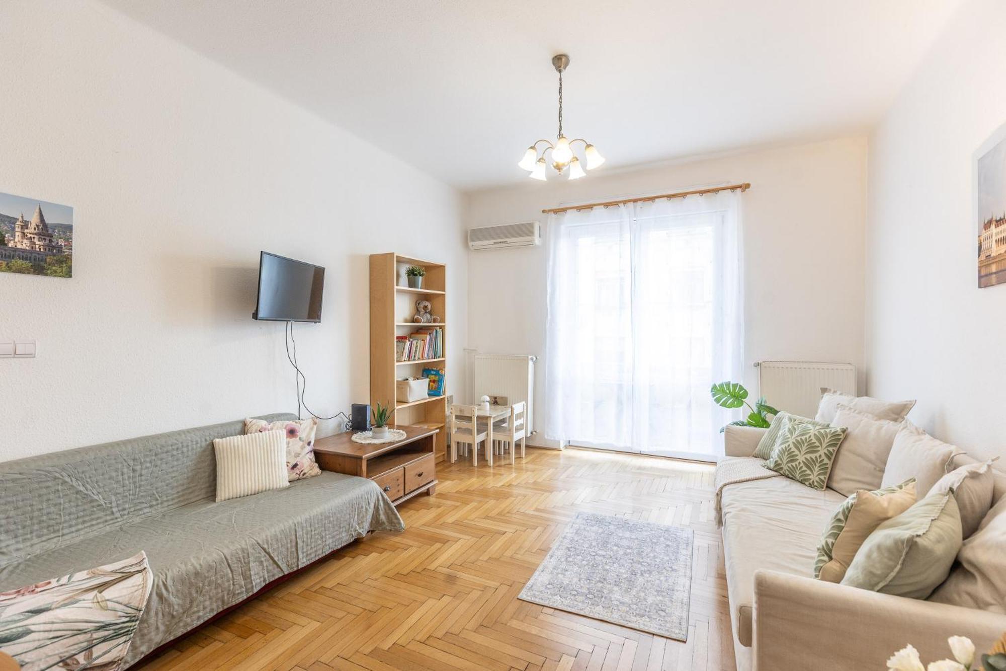 Riverside Balcony Apartment With View To Danube Budapest Exterior photo