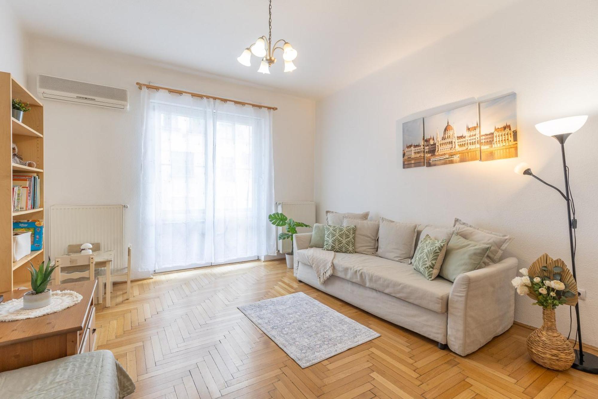 Riverside Balcony Apartment With View To Danube Budapest Exterior photo
